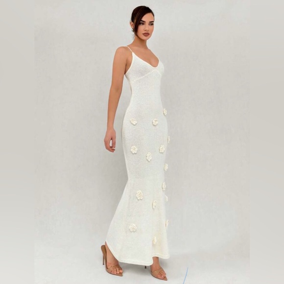 Dresses & Skirts - Elegant White Sweater Maxi Dress with Rosette applique